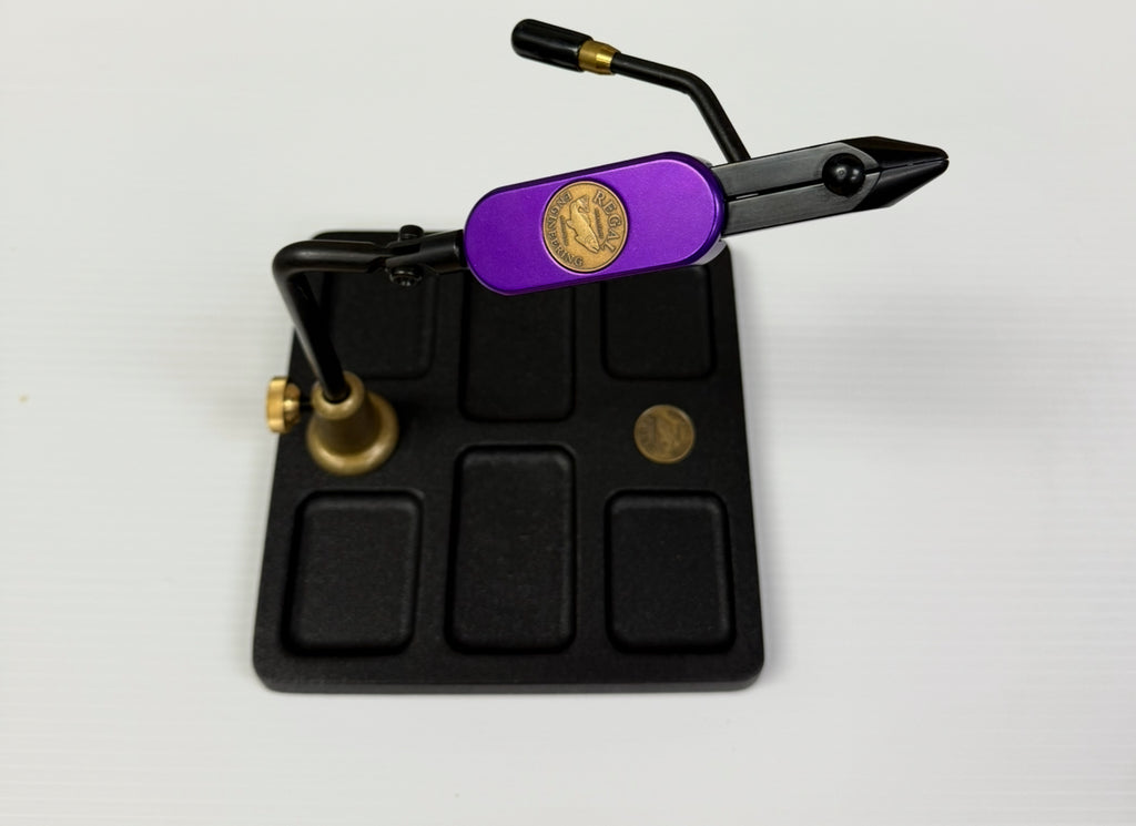 REGAL MEDALLION SERIES BIG GAME HEAD (ULTRA VIOLET) W/ SQUARE ALUMINUM POCKET PLATFORM BASE